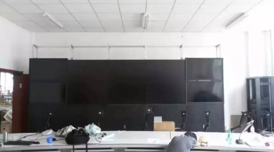 克拉玛依大学城55寸窄边拼接大屏幕
